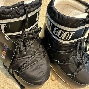 NEW MOON BOOTS!